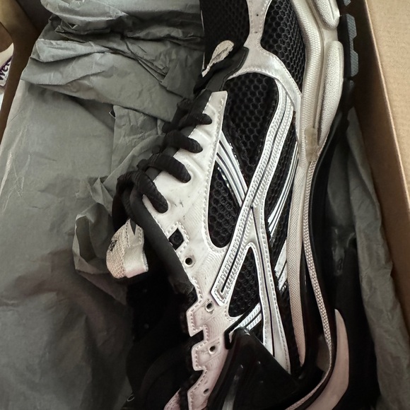 brand new men’s Balenciaga shoes main image 2